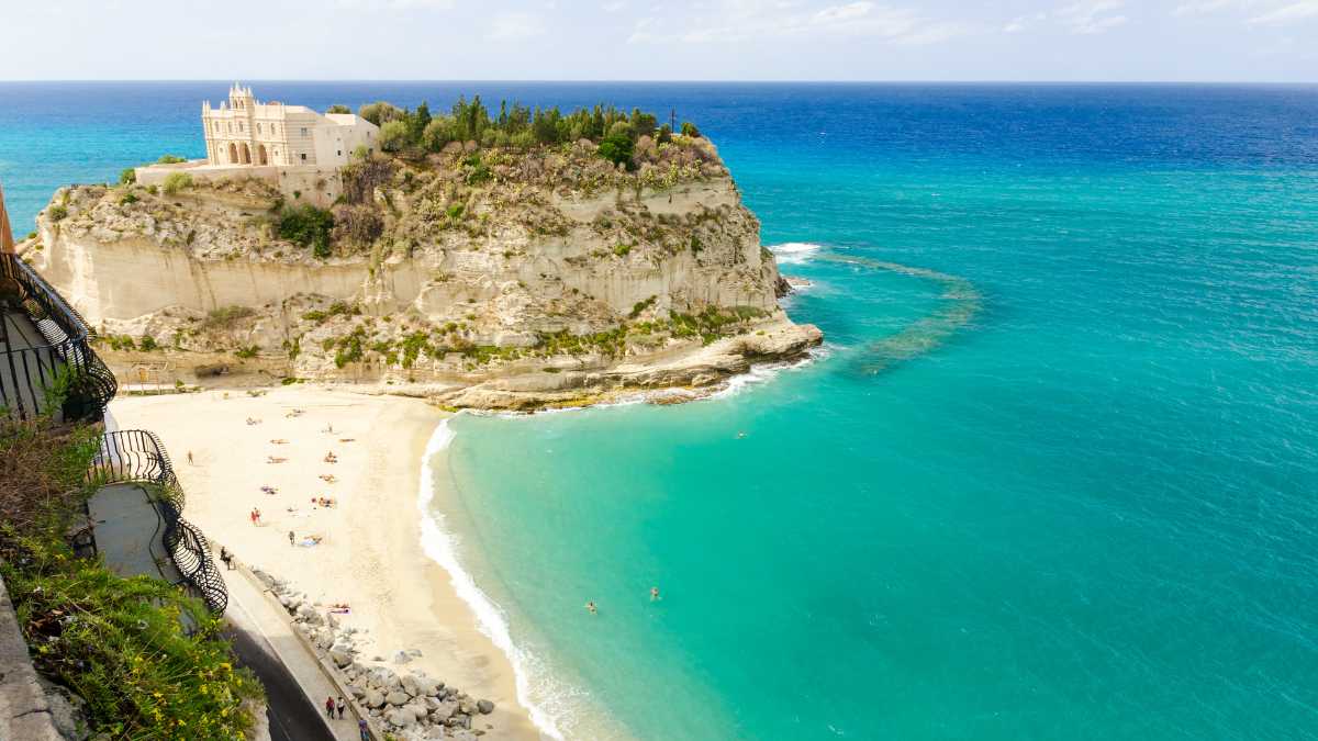 Le Spiagge più Belle di Tropea: La Perla della Costa degli Dei