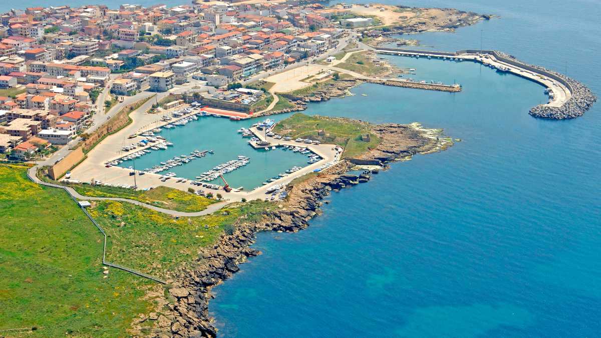 Le Spiagge Più Belle di Le Castella: Un Paradiso sulla Calabria Ionica