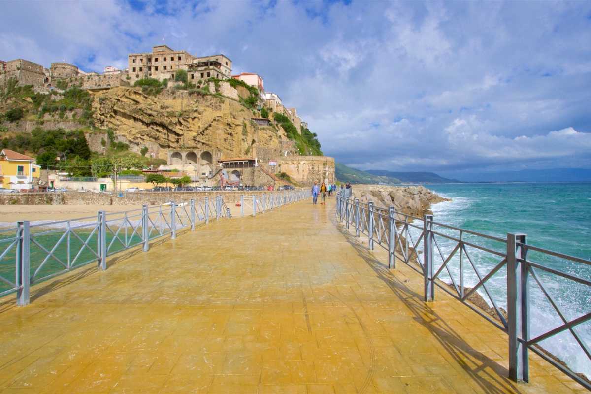 Panorama di Pizzo con vista sul mare e il Castello Murat