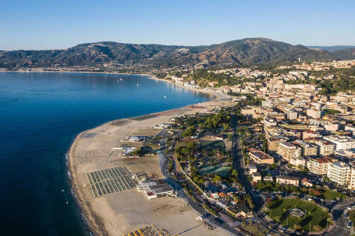 Vista del Lungomare di Soverato durante il tramonto