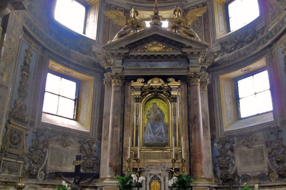 Dettaglio della Chiesa di Santa Maria della Consolazione e i suoi affreschi