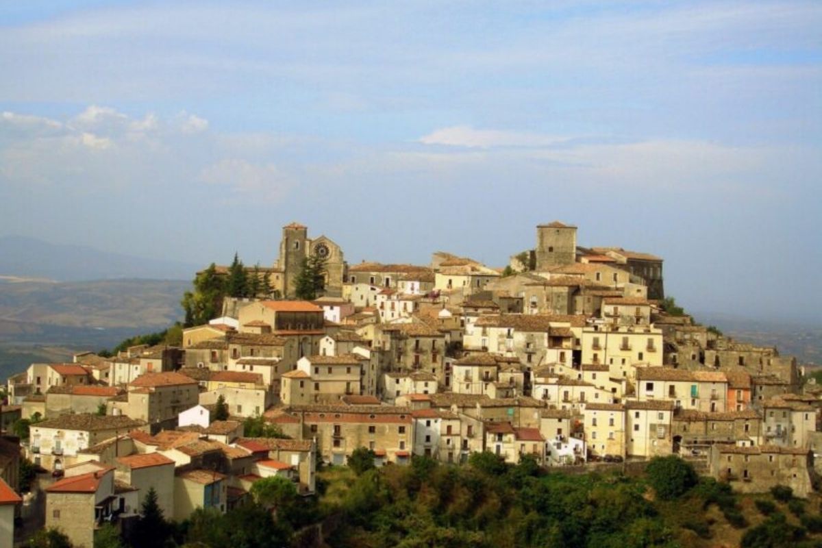 Vista panoramica di Altomonte con i suoi monumenti e piatti tipici