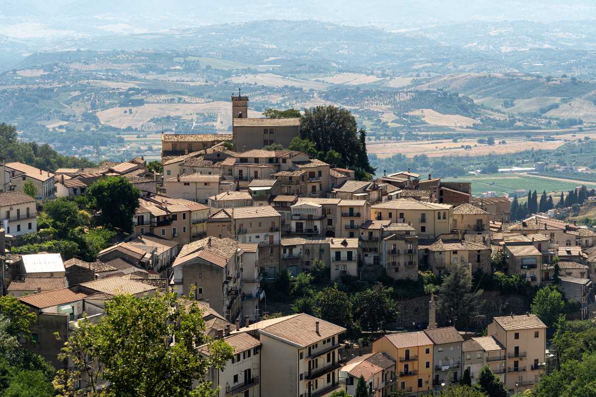 Veduta panoramica di Cosenza con il suo centro storico e il Duomo