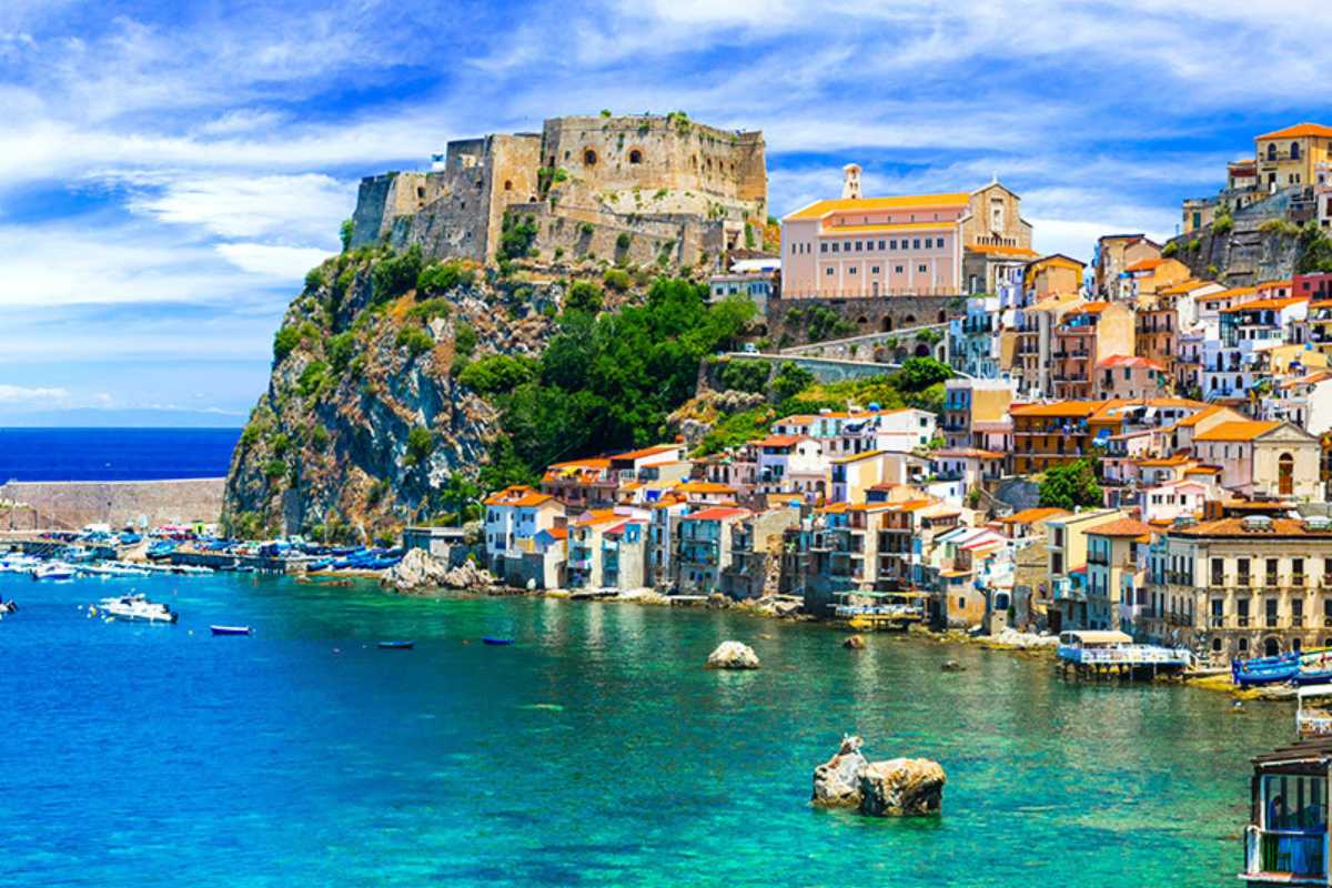 Vista panoramica di Capo Vaticano con il mare turchese e le scogliere di granito